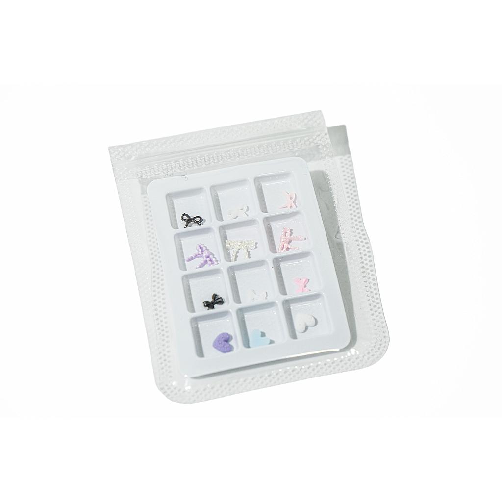 MOÑOS Y CORA EN CAJA A25